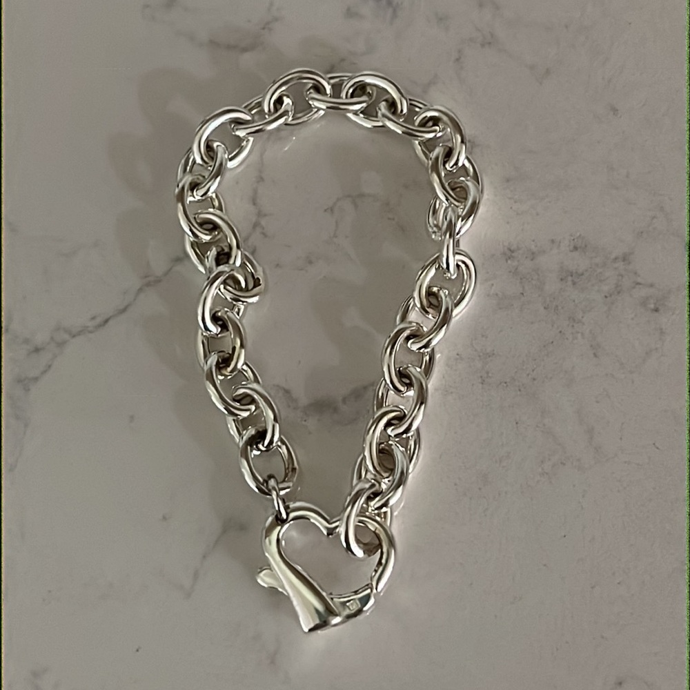 Super Cute Lightweight Bracelet With Heart Clasp